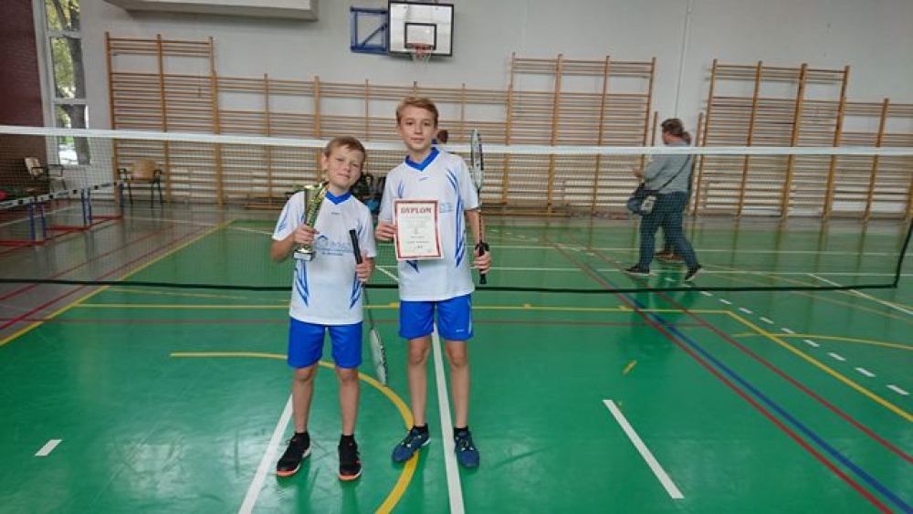 Drugie miejsce w badmintonie chłopców w Mistrzostwach Dzielnicy Ochota